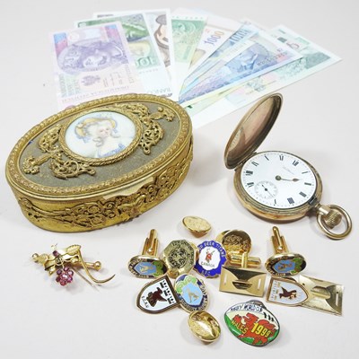 Lot 192 - A yellow metal gem set mount, 2.3g gross,...