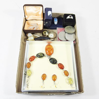 Lot 485 - An amber style necklace, together with...