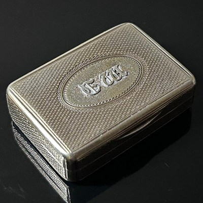 Lot 165 - A George III silver gilt snuff box, with...