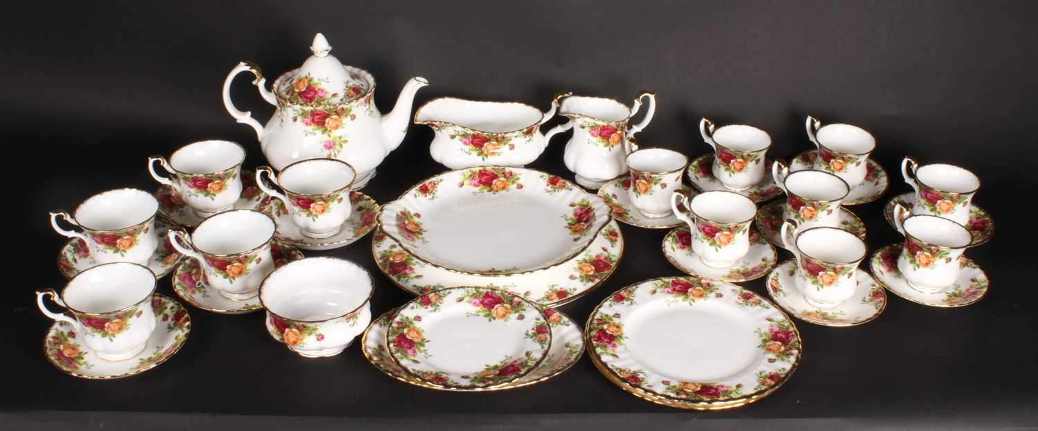 Lot 393 - A Royal Albert Old Country Roses pattern