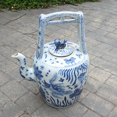 Lot 282 - A large blue and white Chinese teapot and cover