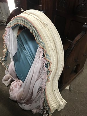 Lot 41 - An early 20th century French style cream painted bed
