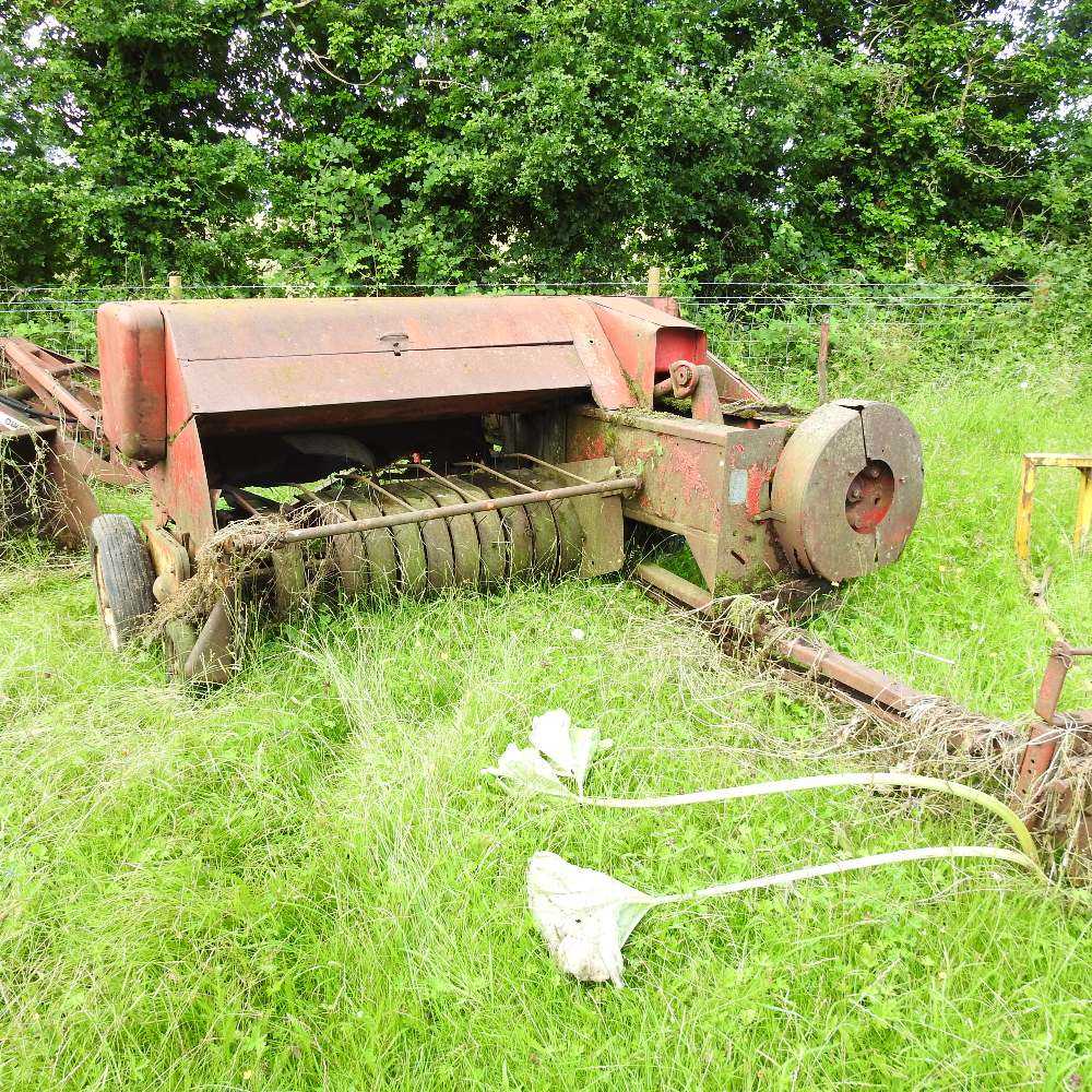 Lot 573 - A New Holland Super Hayliner 68 baler