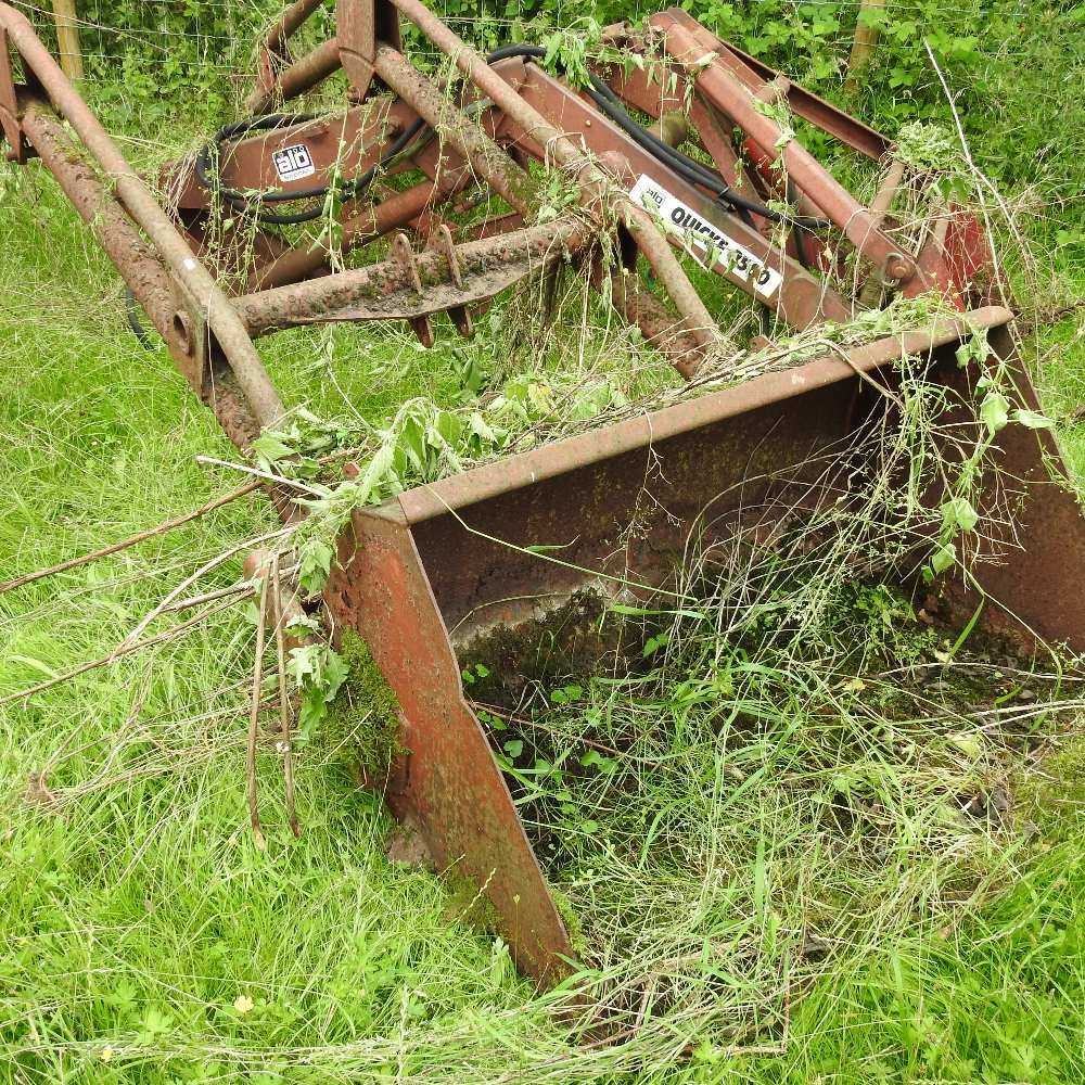 Lot 574 - A tractor mounted fore end loader