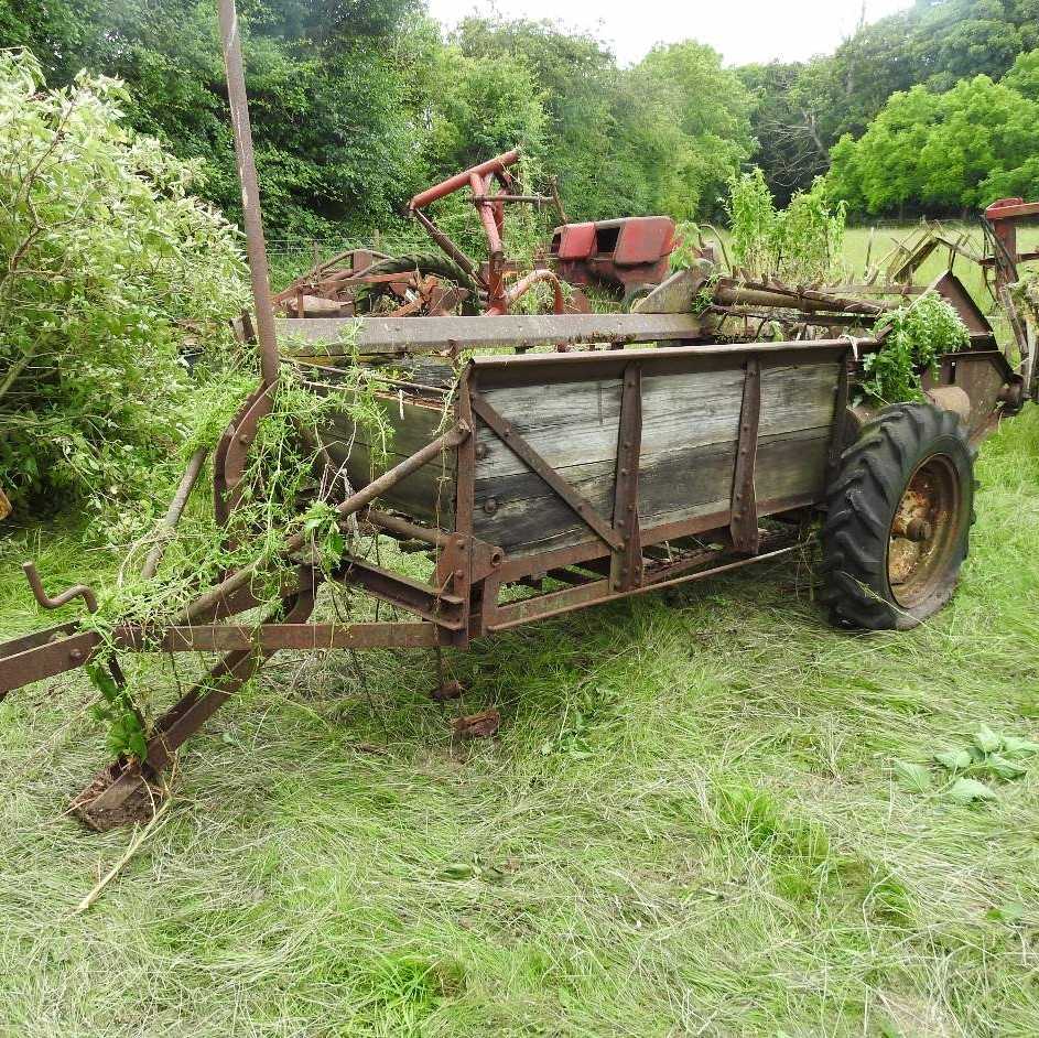 Lot 590 - A vintage muck spreader