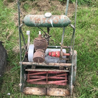 Lot 595 - A vintage Ransomes lawnmower