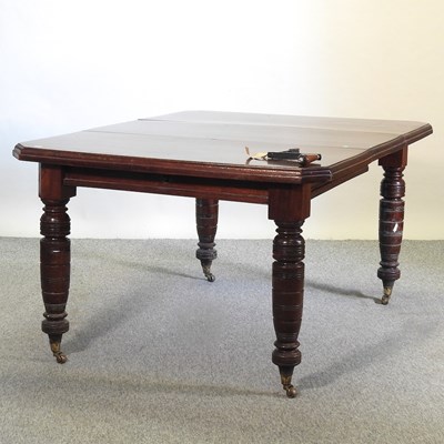 Lot 819 - A Victorian mahogany wind-out dining table