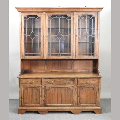 Lot 557 - A modern 19th century style chestnut dresser