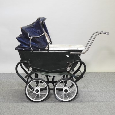 Lot 406 - A vintage toy pram