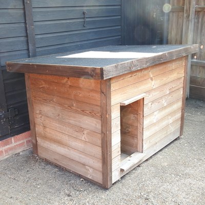 Lot 370 - A hand made wooden kennel