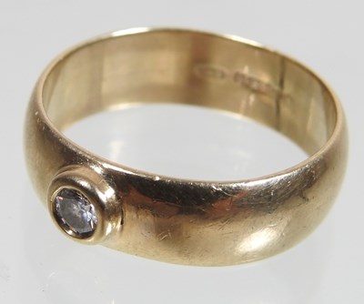 Lot 5 - A 9 carat gold and diamond set ring
