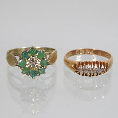 Lot 10 - An 18 carat gold five stone diamond ring