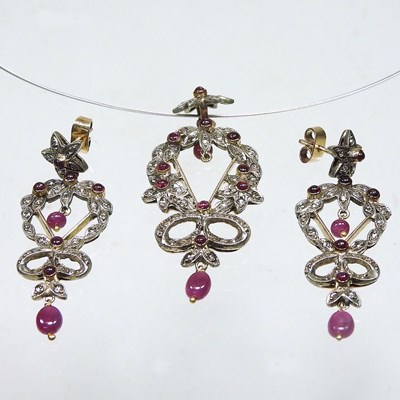 Lot 4 - An antique 18 carat gold diamond and ruby earring and necklace set