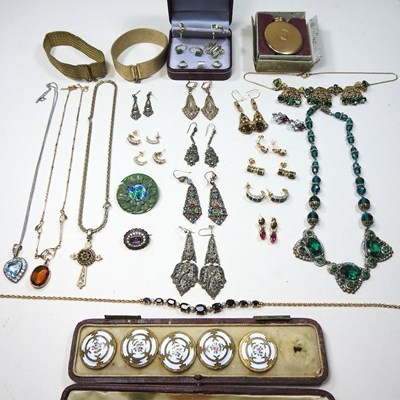 Lot 27 - A collection of costume jewellery