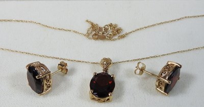 Lot 29 - A collection of costume jewellery