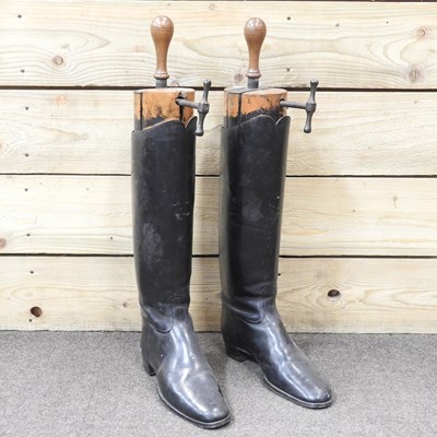 Lot 134 - A pair of riding boots