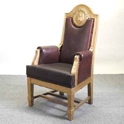 Lot 471 - A gilt and upholstered throne chair