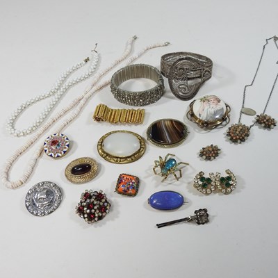 Lot 54 - A collection of Victorian and later jewellery