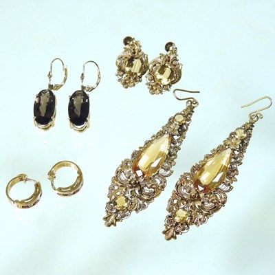 Lot 59 - A pair of citrine filigree pendant earrings