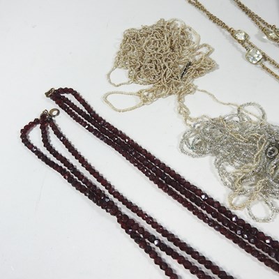 Lot 60 - A Victorian garnet bead necklace