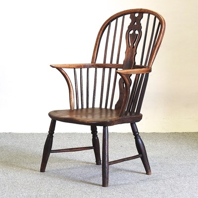 Lot 481 - An antique windsor chair