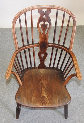 Lot 481 - An antique windsor chair