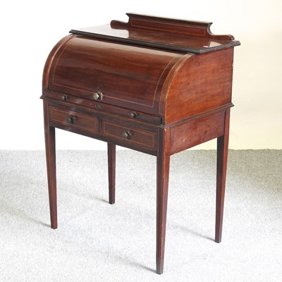 Lot 466 - An Edwardian mahogany cylinder desk