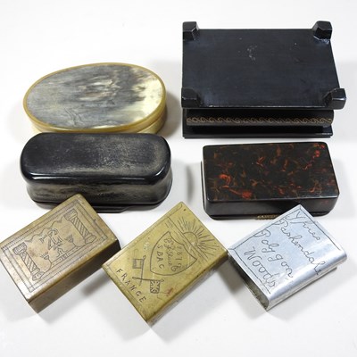 Lot 47 - A 19th century papier mache snuff box