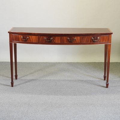 Lot 568 - A Regency style bow front side table