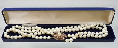 Lot 90 - A cultured pearl necklace