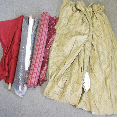 Lot 415 - A pair of green floral curtains