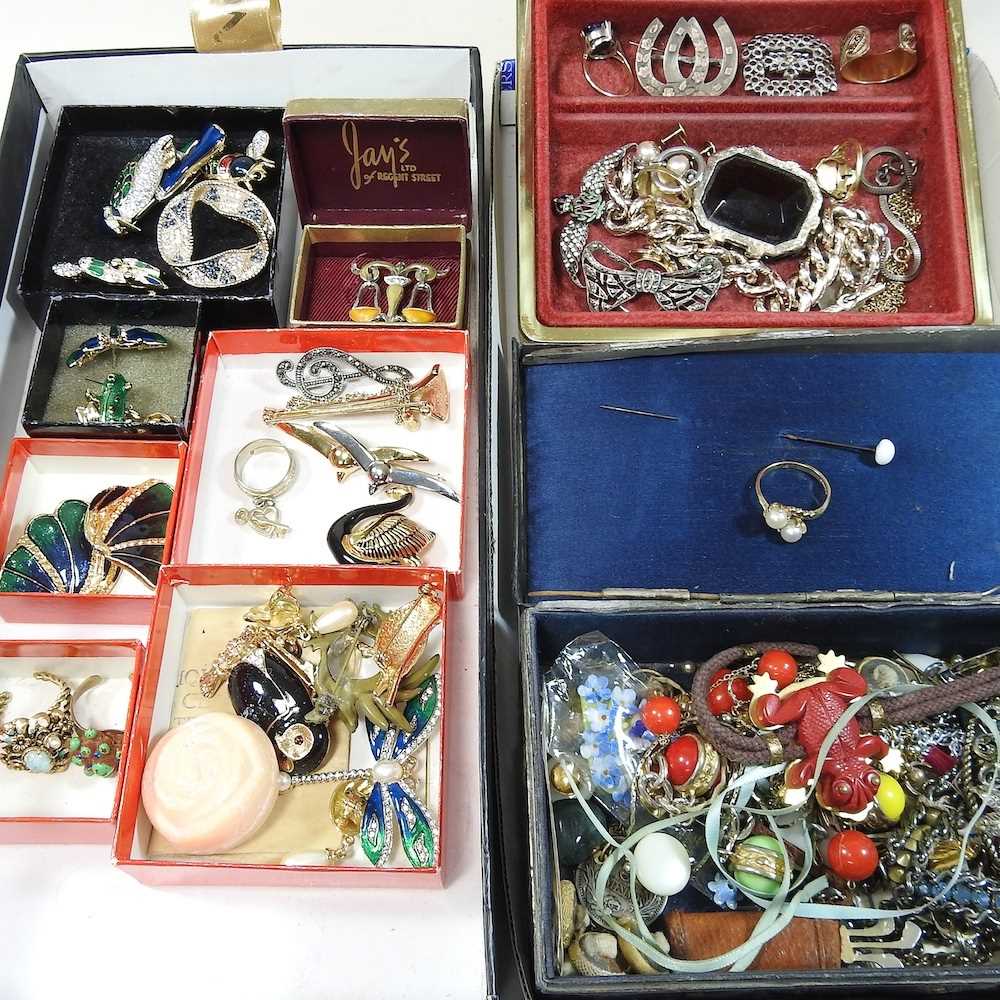 Lot 118 - A collection of jewellery