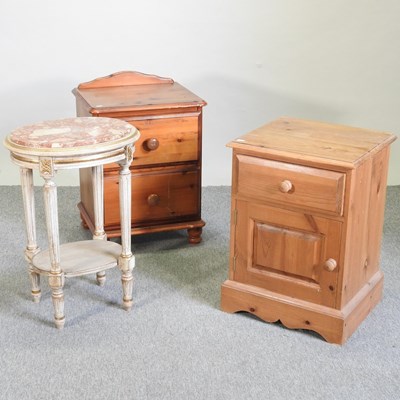 Lot 418 - A modern bedside cabinet