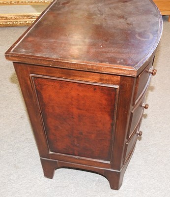 Lot 460 - A reproduction hardwood chest