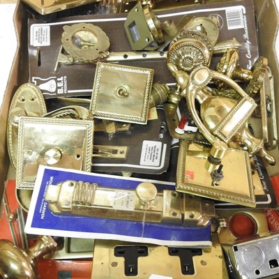 Lot 256 - A collection of brass door furniture