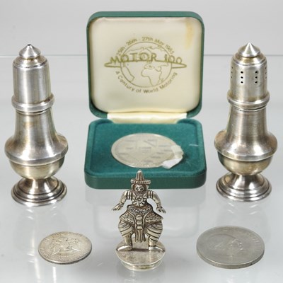 Lot 8 - A pair of early 20th century silver peppers