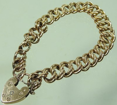 Lot 16 - An unmarked curb link bracelet