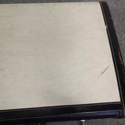 Lot 169 - A vintage leather suitcase