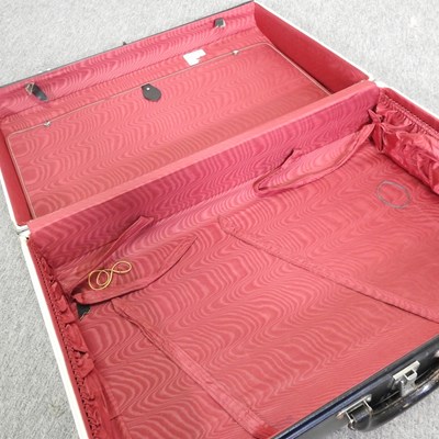 Lot 169 - A vintage leather suitcase
