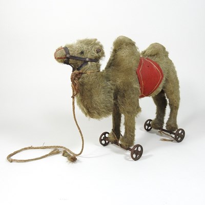 Lot 144 - An early 20th century Steiff plush camel