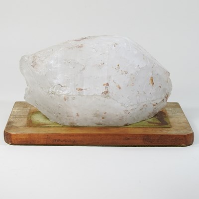 Lot 7 - A large natural quartz