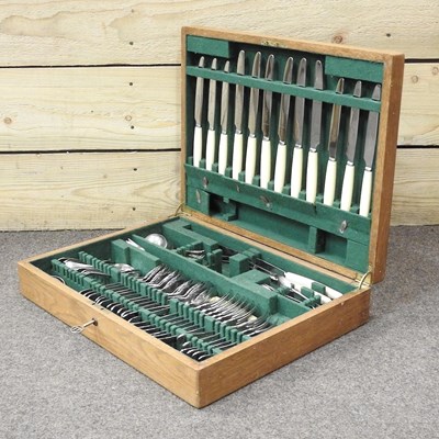 Lot 58 - An oak cased canteen of plated cutlery