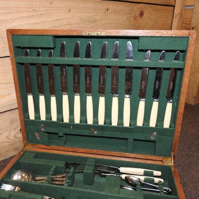 Lot 58 - An oak cased canteen of plated cutlery
