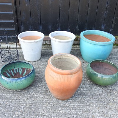 Lot 376 - A pair of pale glazed garden pots