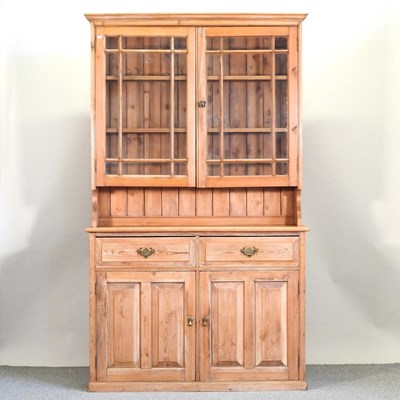 Lot 418 - An antique pine dresser
