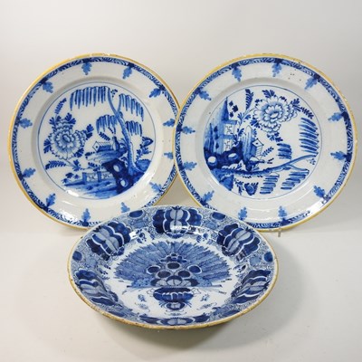 Lot 102 - A pair of Dutch Delft chargers