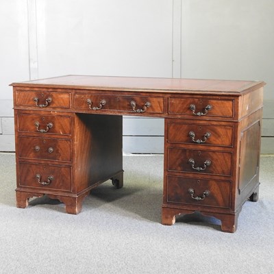 Lot 549 - A reproduction pedestal desk