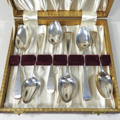 Lot 86 - A matched set of six silver teaspoons