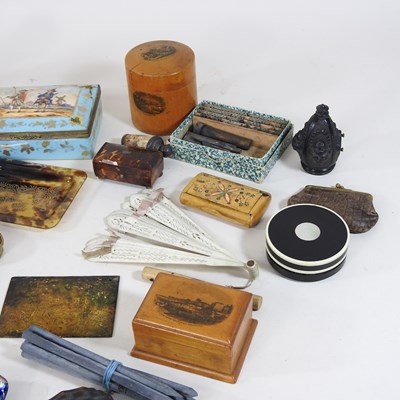 Lot 95 - A collection of various boxes and treen