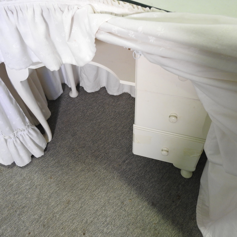 Lot 425 A kidney shaped dressing table